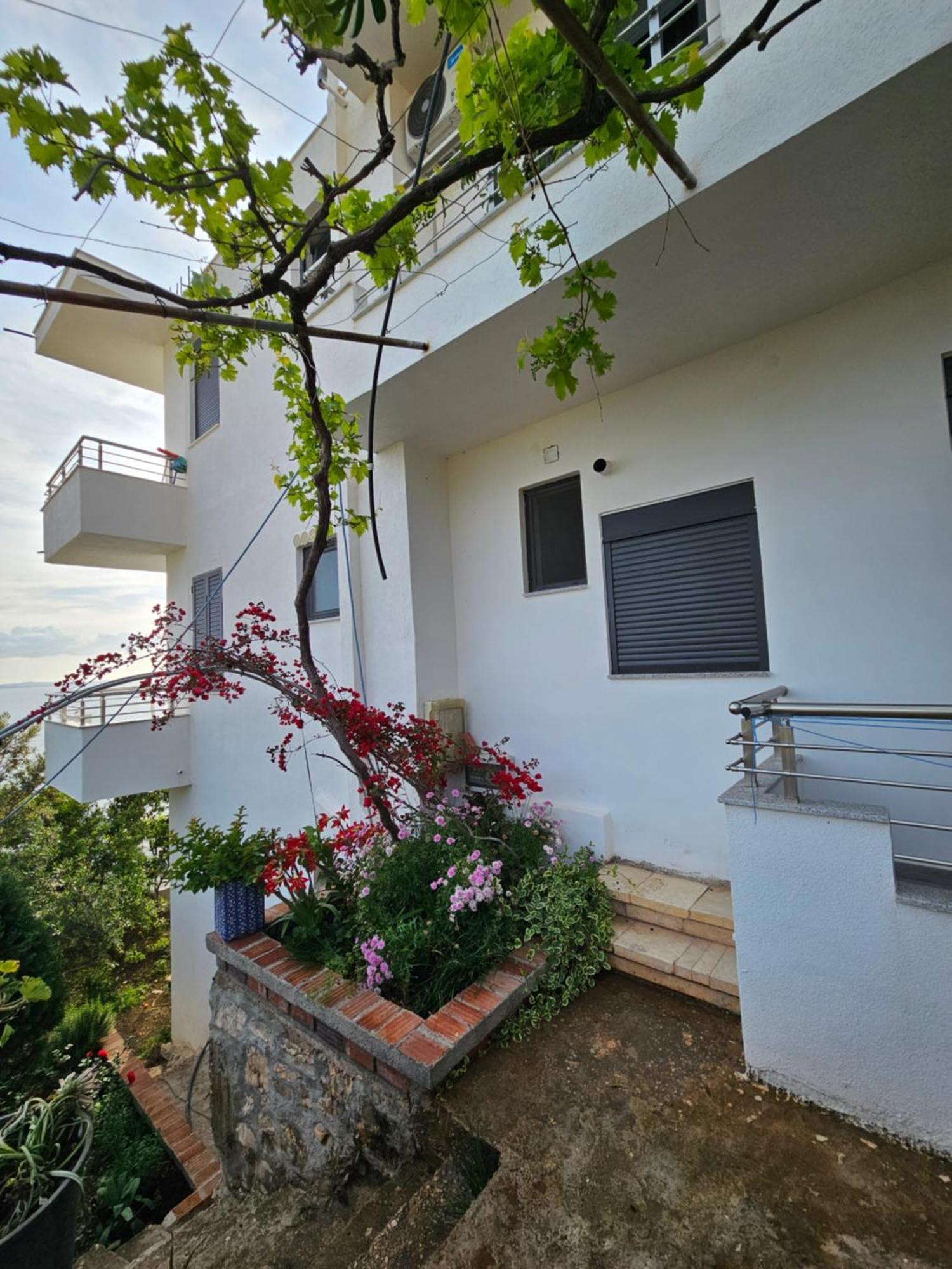Nora'S Guesthouse Sarande Ngoại thất bức ảnh
