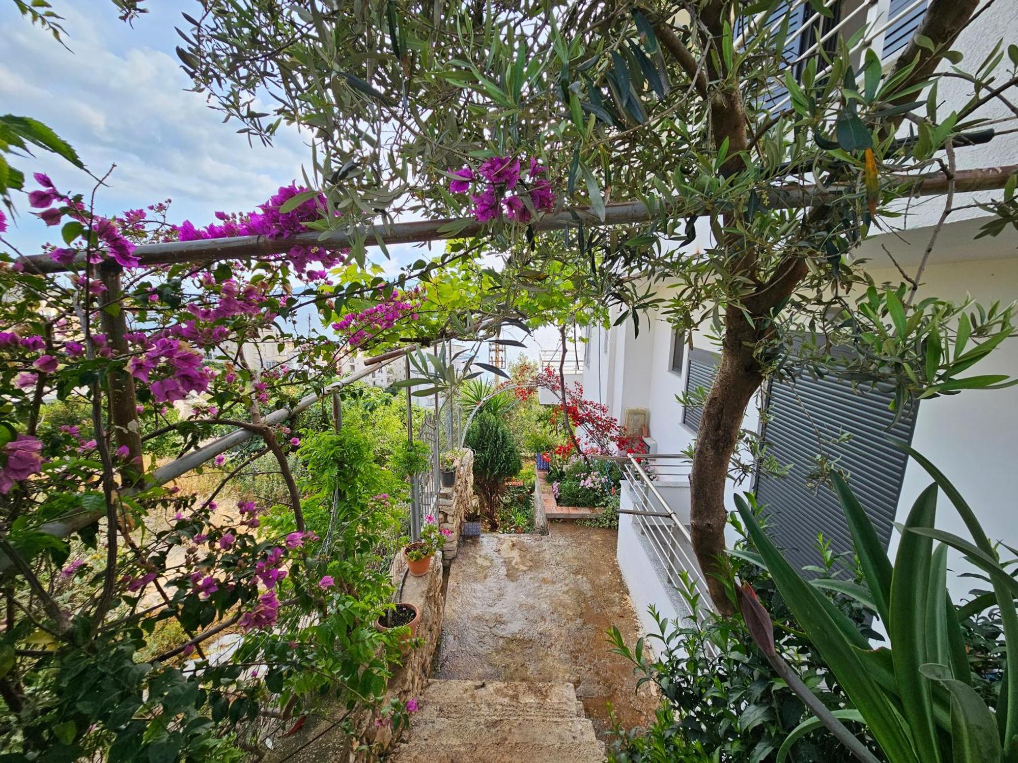 Nora'S Guesthouse Sarande Ngoại thất bức ảnh