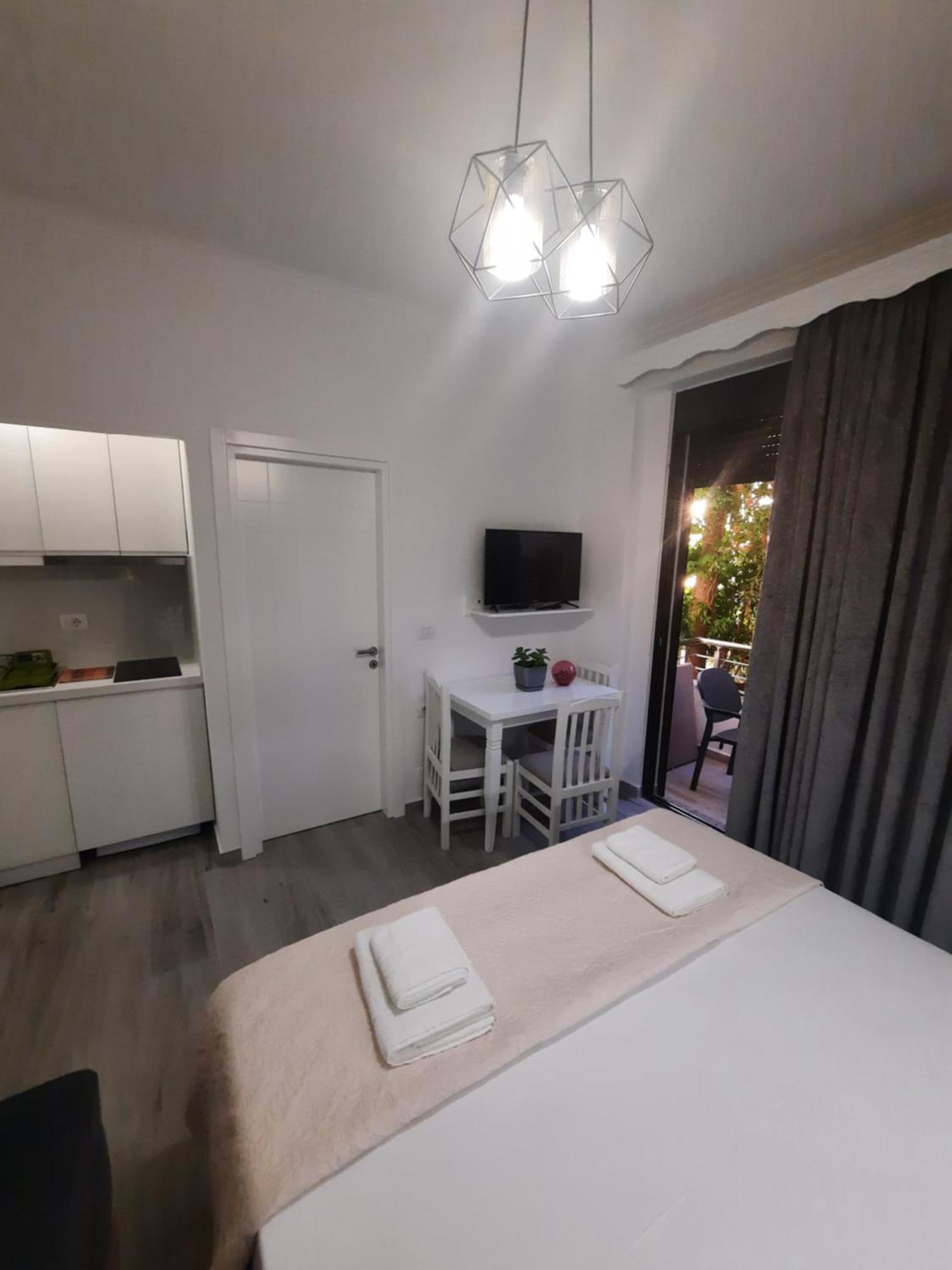 Nora'S Guesthouse Sarande Ngoại thất bức ảnh